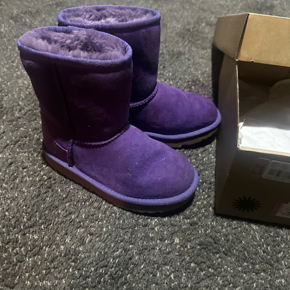 UGG KIDS
‘CLASSIC II’ SNOW BOOTS